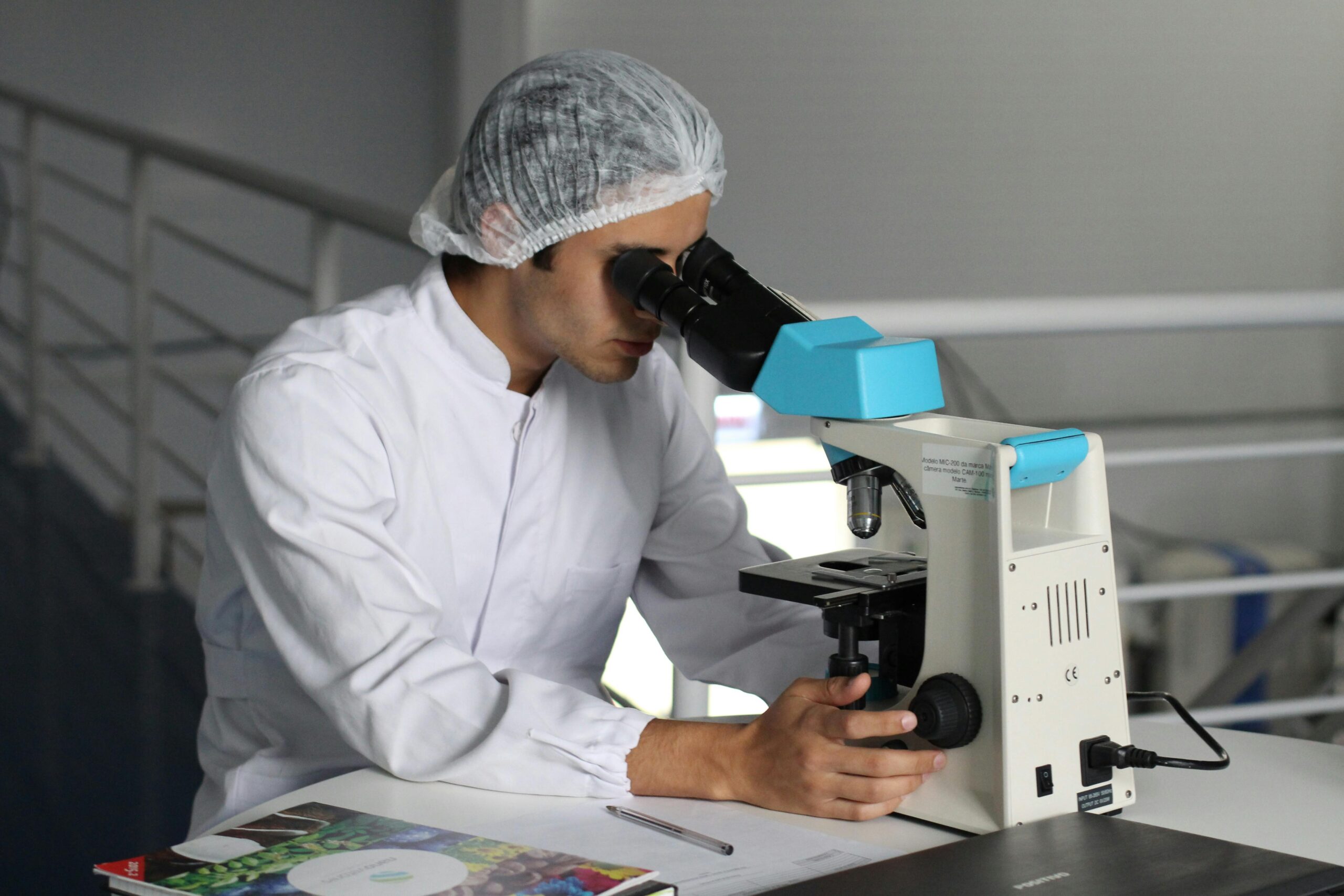 Diferencias entre Enfermería y Medicina Sueldos, Oportunidades y Más
